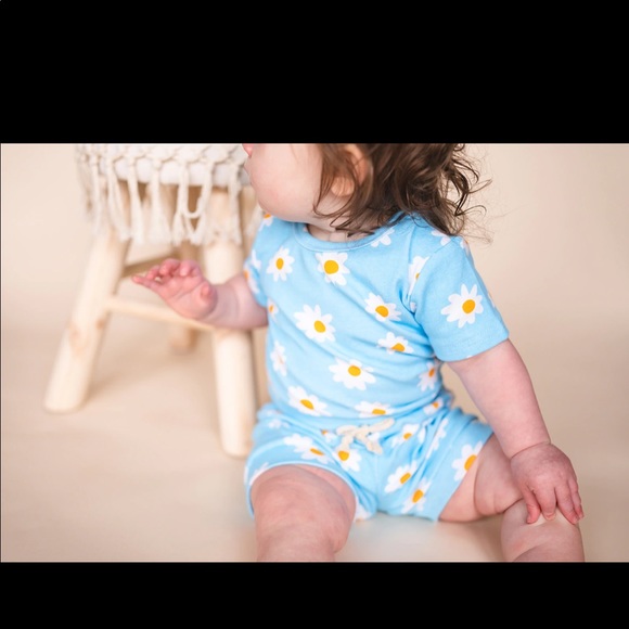 NWT Daisy Shorts Set 12 Months - Picture 7 of 7